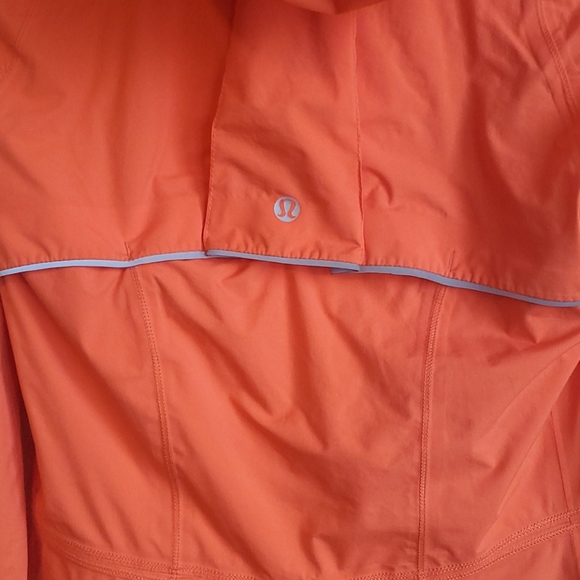 Rare Lululemon Run In Rain Jacket - size 2 - Picture 7 of 12